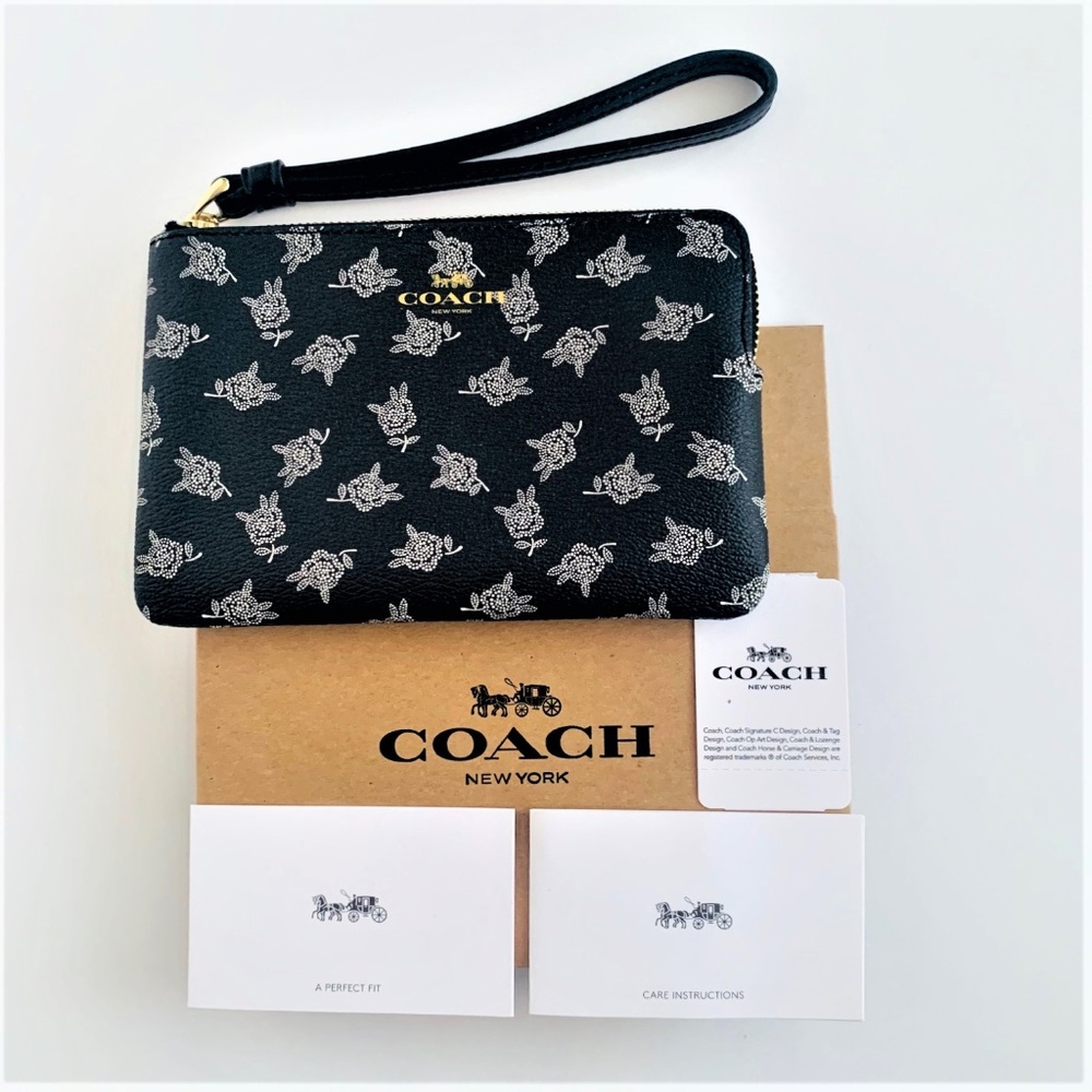 ✨NWT Coach 🌹Rose Print Corner Zip Wristlet